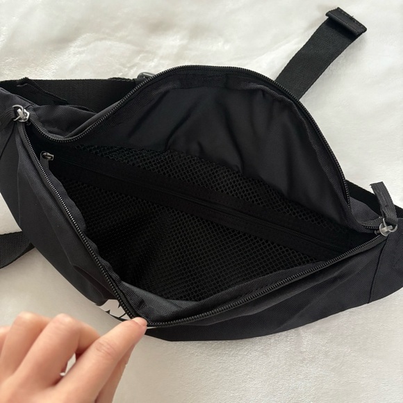 Nike Heritage Logo Fanny Pack - Picture 3 of 6